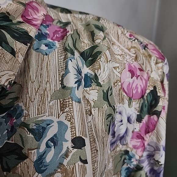 Casual Corner Silk Floral Vintage Button Up Blouse. Size Large - Picture 8 of 9